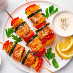 Brochettes de poissons marinées