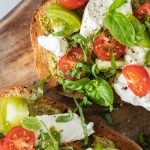 bruschetta pesto & burrata